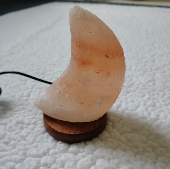 Brookstone Other - Brookstone Hand Carved Pink Himalayan Moon Salt Lamp USB Powered